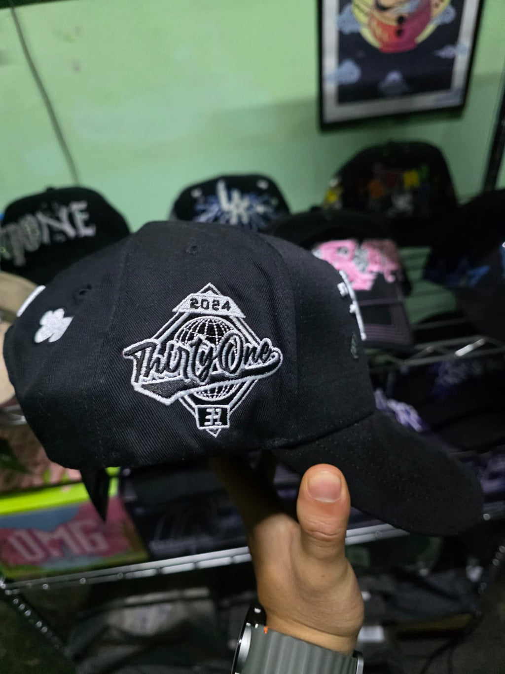 31 Hats Cloud LA Negra
