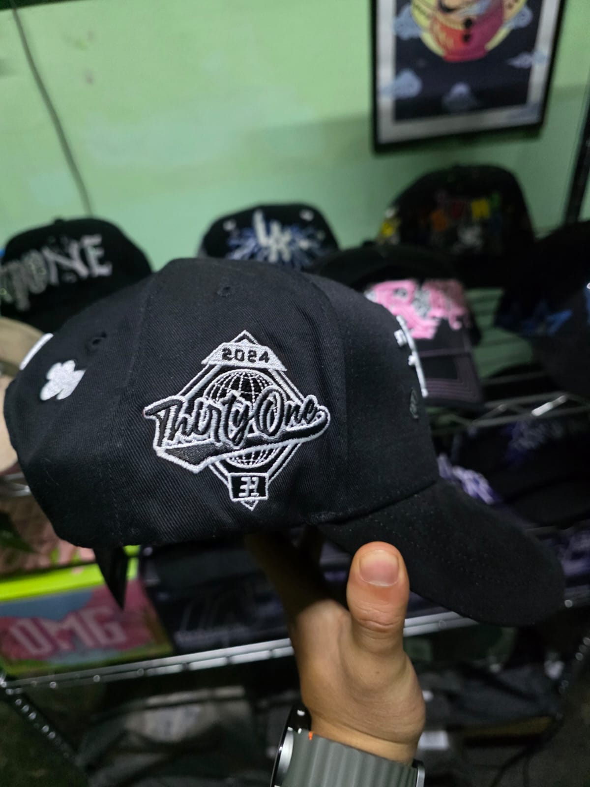 31 Hats Cloud LA Negra