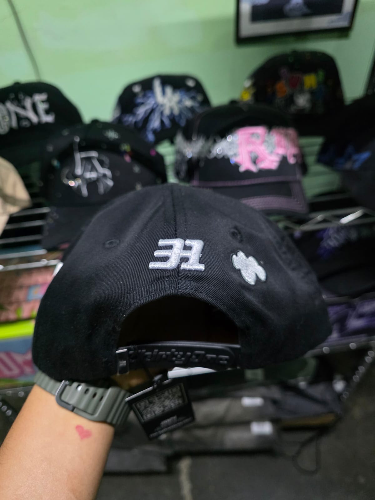 31 Hats Cloud LA Negra